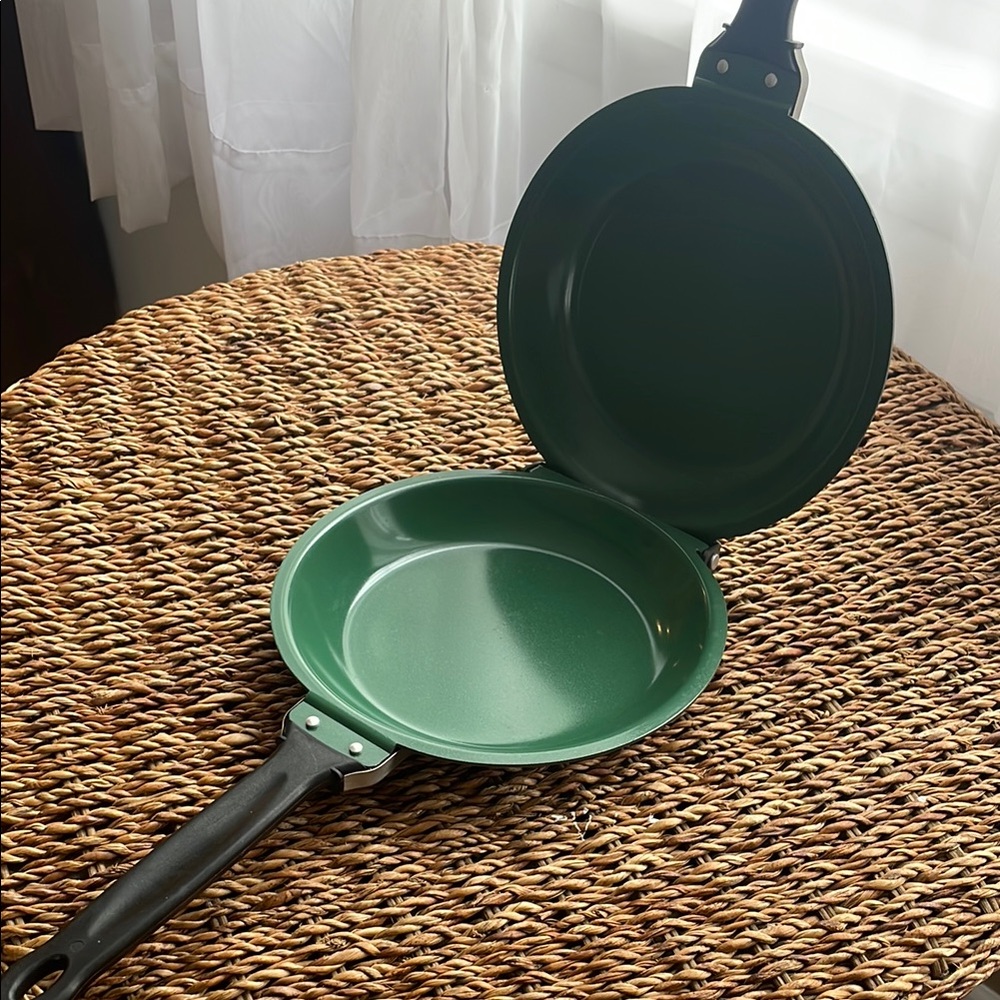 Small orgreenic frying pan